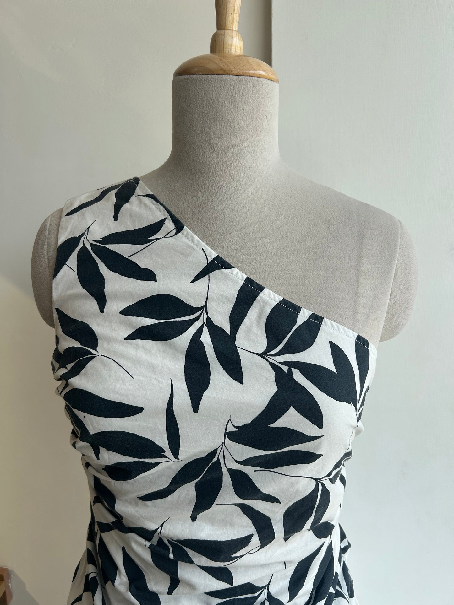 One shoulder top